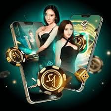 Pengguna memeriksa privasi akun saat browsing mobile